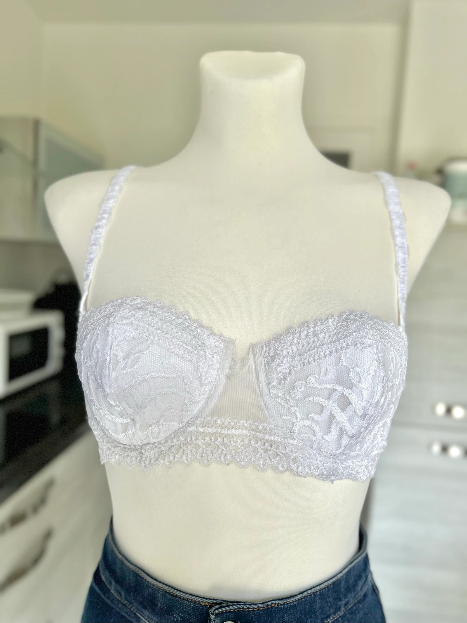 Soutien gorge à balconnet couleur crème en dentelle fleurie bretelles réglables en polyadmide et coton 95 Aubade